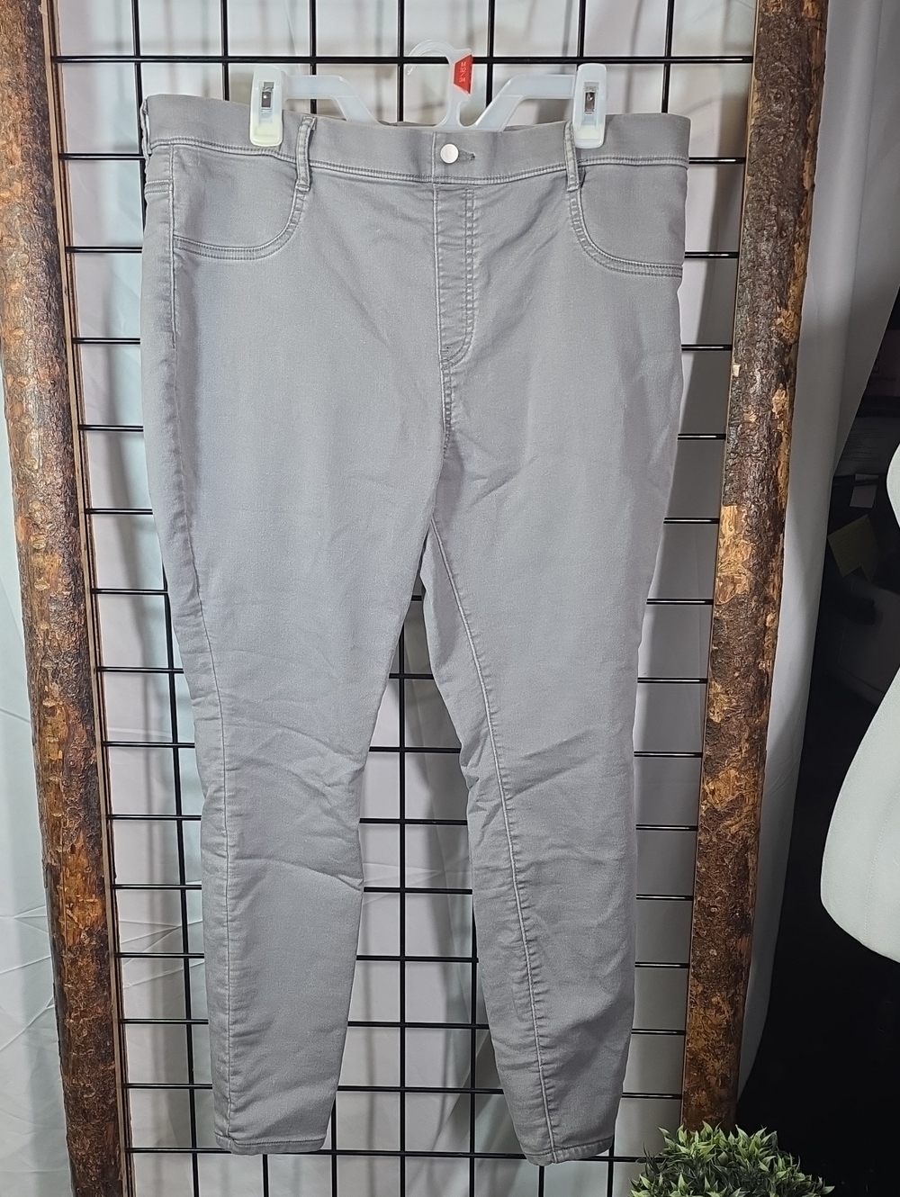Time and Tru Women's Light Gray Skinny Jeans